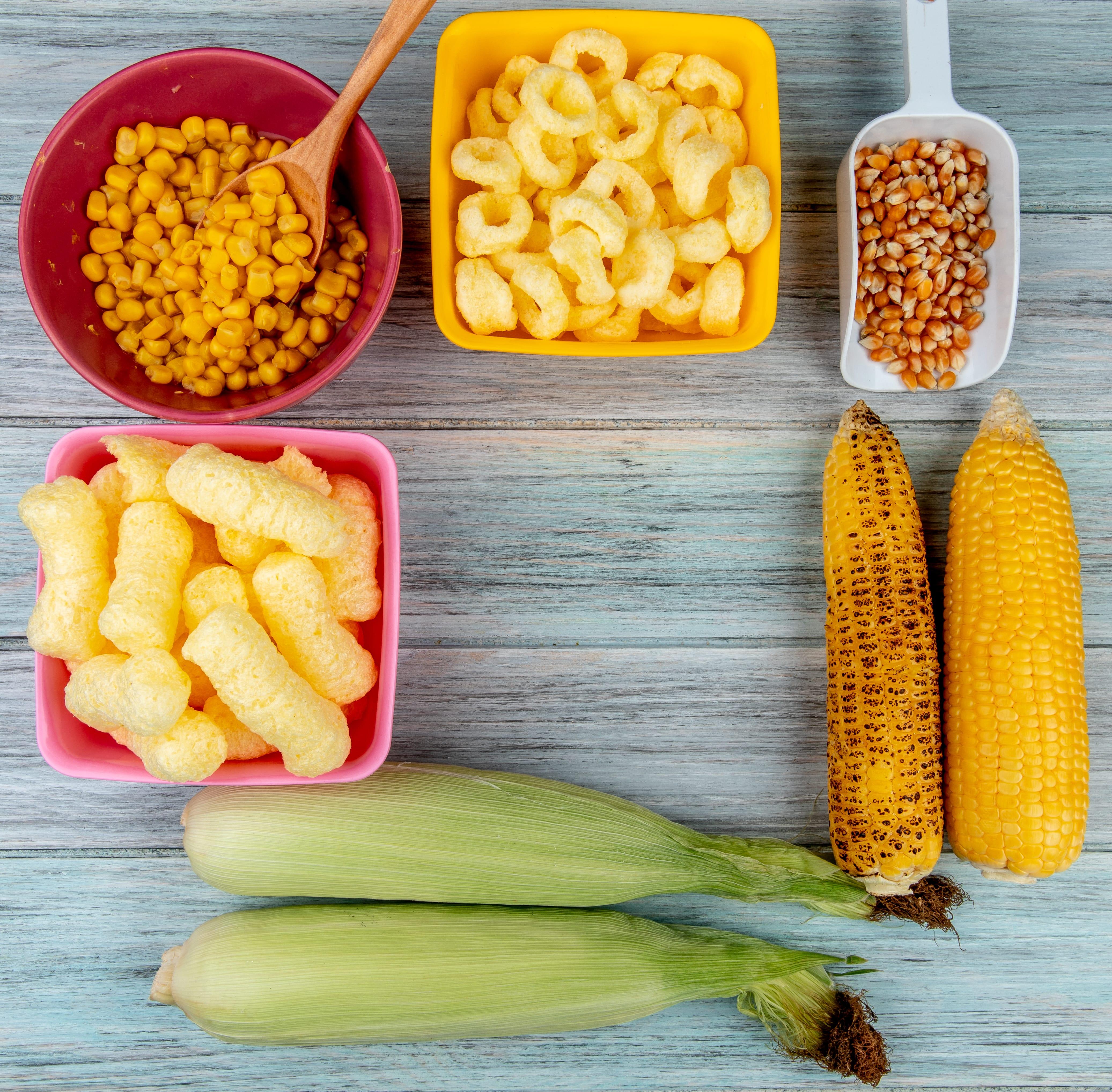 top view of corn cobs with corn pop cereals and corn seeds on wooden background SSUCv3H4sIAAAAAAAACpyRz27DIAzG75P2DhHnRkrCmpa9SrWDA06CSqECsmmq+u7jT6g474Z/tj/7M4/3t6YhEzjJyWfziFGIpVKb8xa8NDrg7rBzi1qgrQkK6Y2VoGo4geerhhsGqDelIn6mJHEe/ObQxWE74uBxCRoZviTyRpccNyWRkqEjpAg5VMxtU2IFZfF/debHV3EDC2r+mxaujFhUCNnIJZeS649He6utwSakqVx9Gw4qFtBK6W4ll3qp2oxf05VLGzeb9jau8NqcKGPuMKl44jloYuErOBfKReHVIB7+1NyqOdr4ZGBXJSL8RAx7OtCR0W489ex8GnrG9oL8e6sMOmmdIhRifpWiti7jBmTo4Mzn86lF1g3tB9CuZcM4tfOR0Wnu+iNFEQ7//AMAAP//AwCDemJ4hwIAAA==